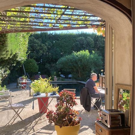 Bed and Breakfast La Demeure Eyguieres Экстерьер фото