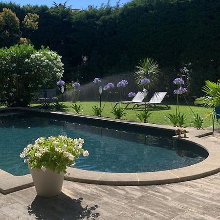 Bed and Breakfast La Demeure Eyguieres Экстерьер фото