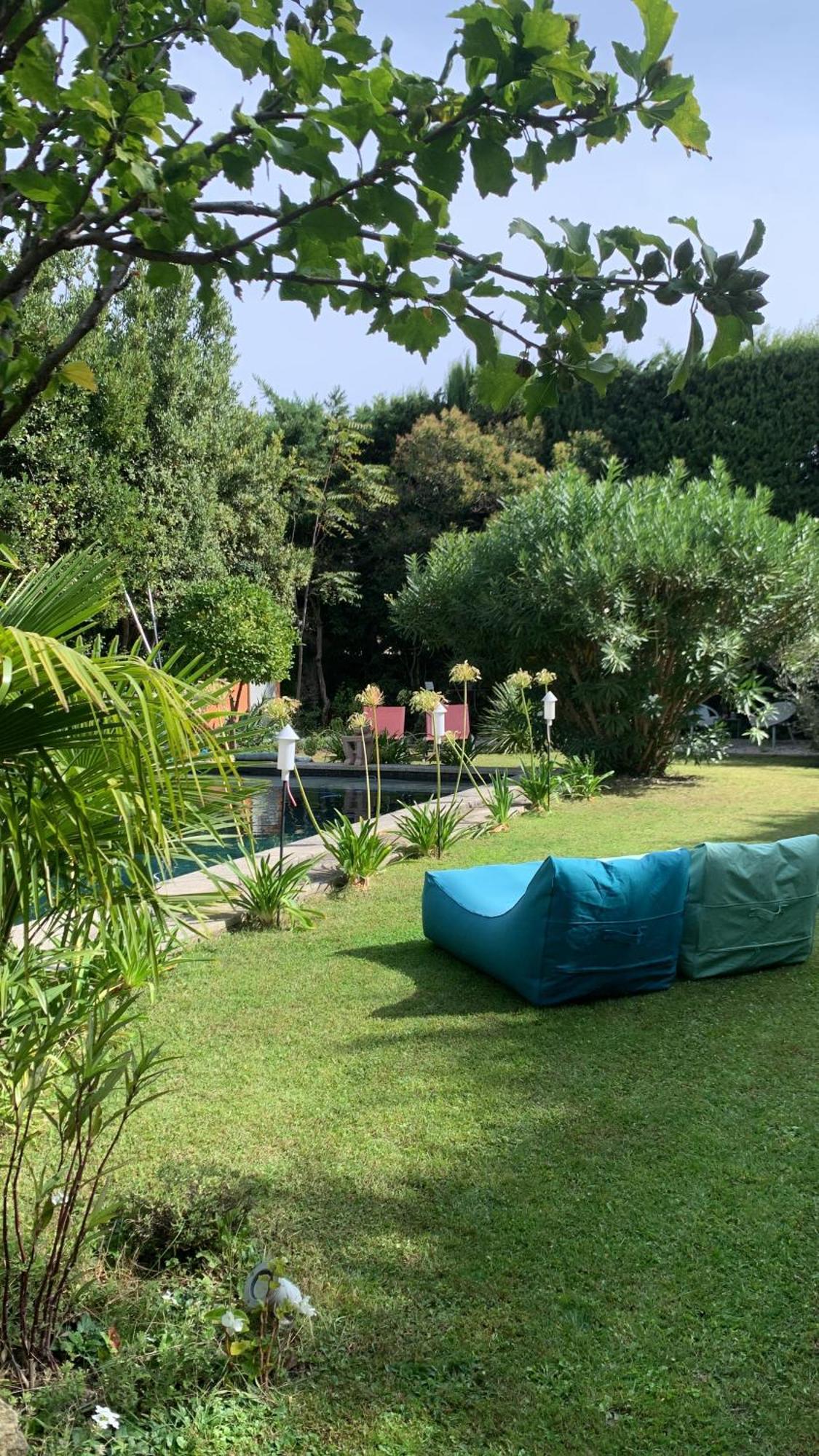 Bed and Breakfast La Demeure Eyguieres Экстерьер фото