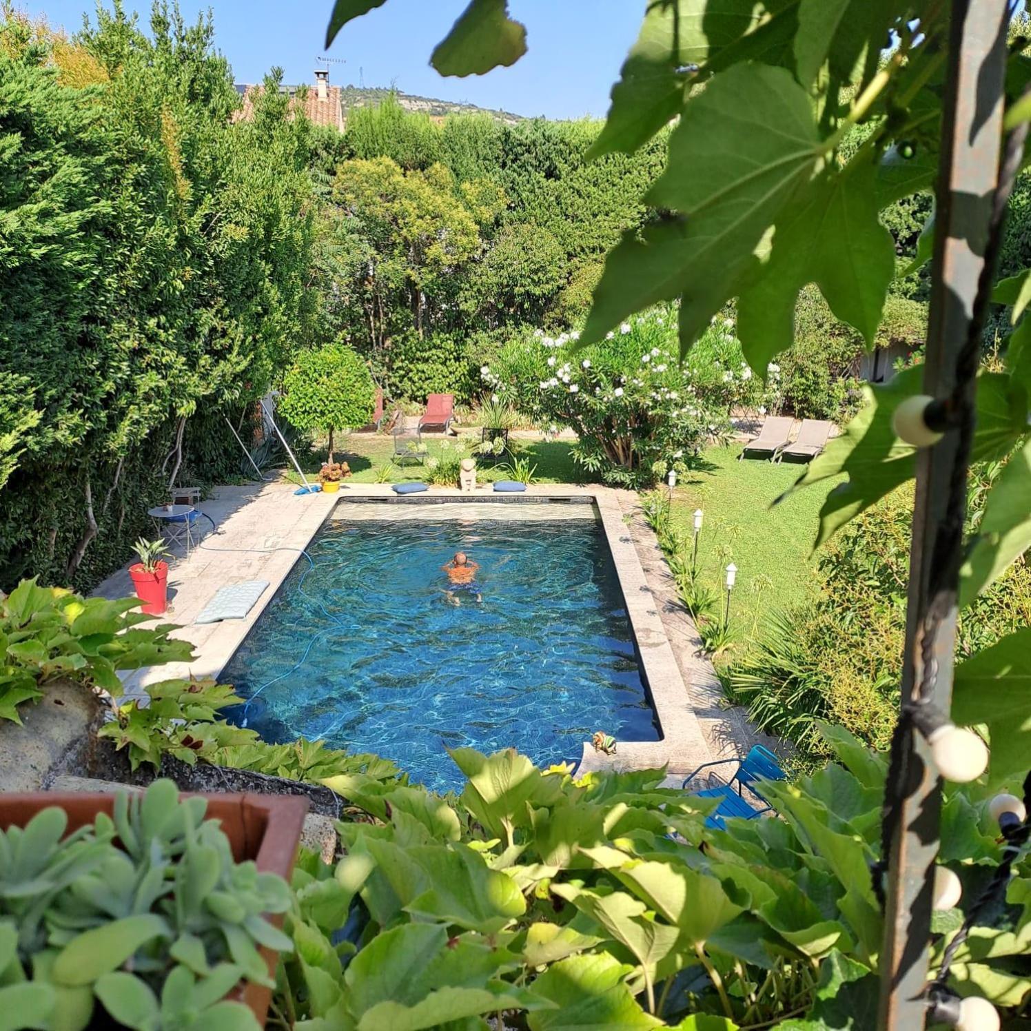 Bed and Breakfast La Demeure Eyguieres Экстерьер фото