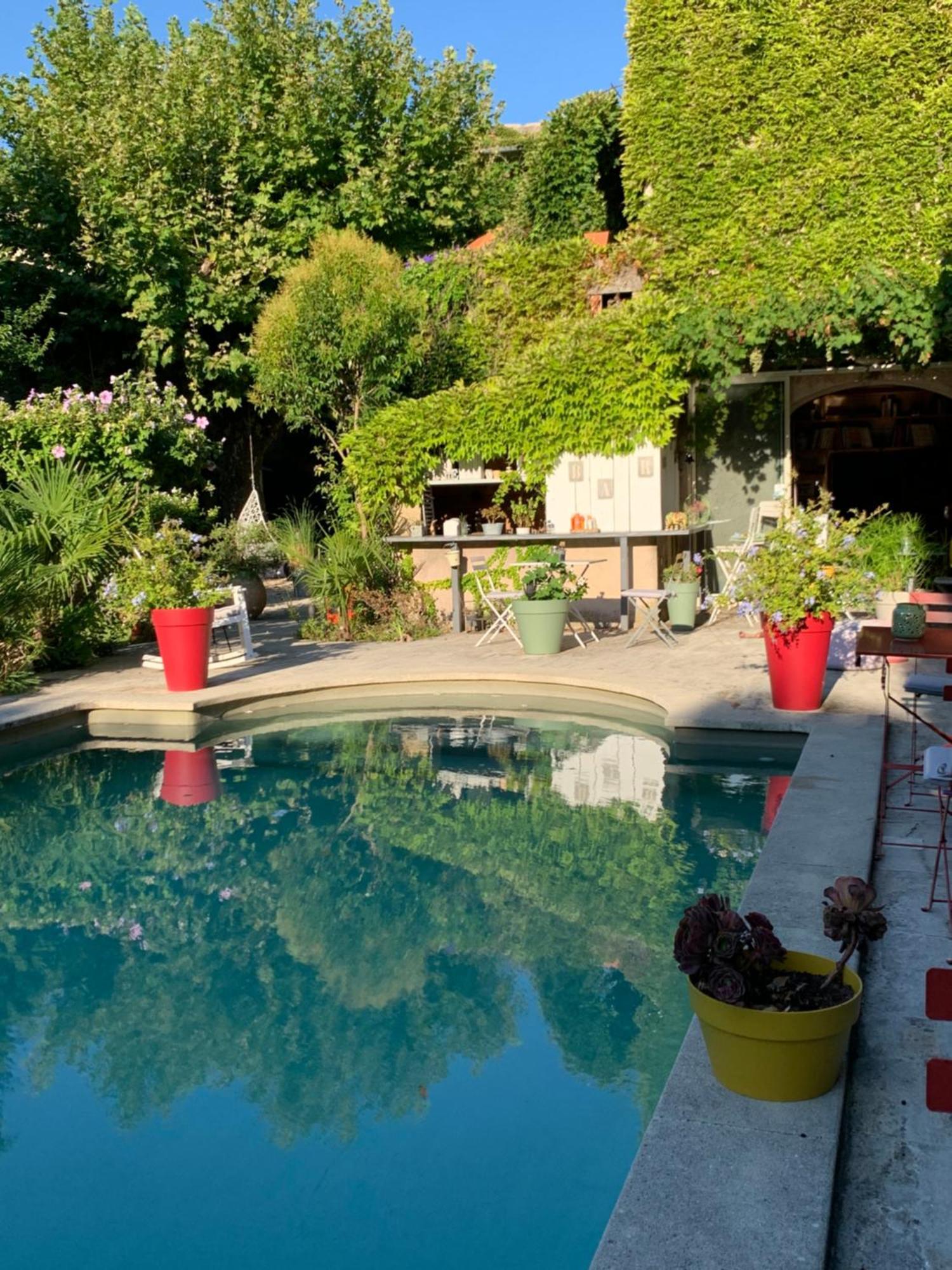 Bed and Breakfast La Demeure Eyguieres Экстерьер фото