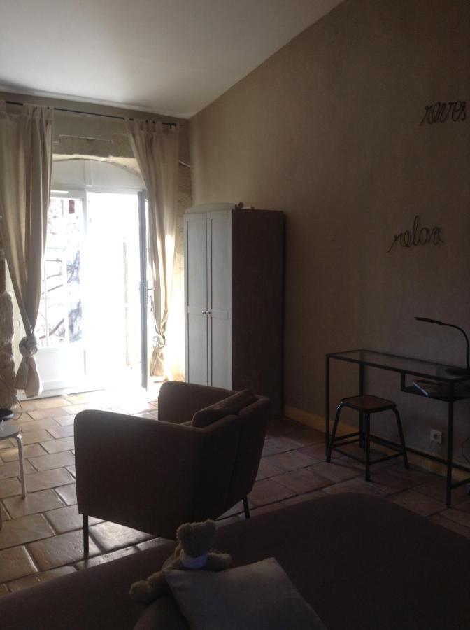 Bed and Breakfast La Demeure Eyguieres Экстерьер фото